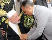 محافظ الشرقية يُؤدي واجب العزاء والمواساة في وفاة شقيقة العالم الجليل الدكتور أحمد عمر هاشم بقرية بني عامر بمركز الزقازيق