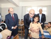 وزير التربية والتعليم ومحافظ كفر الشيخ يستكملان جولتهما التفقدية في ١٠ مدارس بالمحافظة لمتابعة انتظام العملية التعليمية