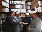 أمين “البحوث الإسلامية” يتفقد منفذ إصدارات قطاعات الأزهر الشريف بالجامع الأزهر لمتابعة دوره في التواصل الثقافي والفعّال مع مختلف فئات المجتمع