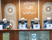 كلية الدعوة الإسلامية تكرِّم أمين عام مجمع البحوث الإسلامية لدوره خلال فترة عمادته