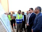 وزير الإسكان يتفقد سير العمل بمحطة تنقية مياه الشرب بمدينة أسوان الجديدة