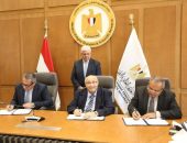 وزير التعليم العالي يَشهد توقيع مُذكرة تفاهم مع شركة العاصمة الإدارية للتنمية العُمرانية لتقديم 100 منحة دراسية كاملة لمُتفوقي الثانوية العامة من أبناء الصعيد للدراسة بأفرع الجامعات الأجنبية