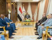 “وزير الدولة للإنتاج الحربي” يستقبل “سفير كوت ديفوار” لبحث أوجه التعاون المشترك بين الجانبين