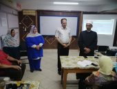 رئيس منطقة القاهرة الأزهريّة يتابع بداية البرنامج  التدريبي لمعلمي اللغة الإنجليزية