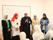 رئيس جامعة الأزهر يتفقد العملية التعليمية للدفعة الأولى لطالبات شعبة القراءات وعلومها ويوصيهن بالجد والاجتهاد
