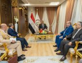 “وزير الدولة للإنتاج الحربي” يستقبل “سفير المملكة المغربية” لبحث تعزيز سبل التعاون المشترك