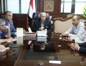 محافظ بني سويف يعقد اجتماعا مع النقابات الفرعية للمهن الطبية لبحث إجراءات البدء في تقنين وضع العيادات والمراكز الطبية الخاصة وفقا لقانون التصالح 2023/187