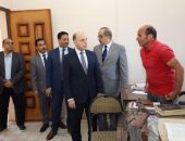 محافظ كفرالشيخ يتفقد إدارات الوحدة المحلية بفوه .. مؤكدًا على تطوير آداء العاملين