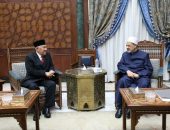 شيخ الأزهر يستقبل رئيس معهد «ديا ماليلا» الإندونيسي ووفد طلاب برنامج «المعايشة اللغوية»