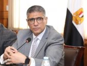 محافظة الجيزة تزيل ٣١ كشك مقامة بالمخالفة بالطريق العام بمنطقة جمال عبد الناصر بالمنيب