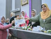 كلية دراسات بنات الإسكندرية تحتفي بانتصارات أكتوبر وتؤكد على التواصل الدائم بين إدارة الكلية والطالبات.