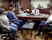 محافظ بني سويف يلتقى مديري فرع التأمين الصحي”الجديد والسابق”ويؤكد مواصلة جهود تحسين مستوى الخدمة الصحية المقدمة.