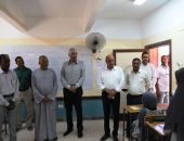 محافظ أسوان يتفقد سير العملية التعليمية بمدرسة كلابشة للتعليم الأساسى .. ويؤكد على ضرورة إنتظام الطلاب حفاظاً على مستقبلهم التعليمى