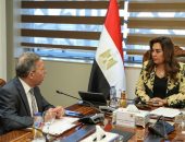 وزيرة التنمية المحلية تلتقي وفد من نقابة أطباء مصر