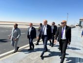 وزير الطيران المدني يقوم بجولة تفقدية لمطار العلمين الدولي لمتابعه حركه التشغيل ومعاينة المواقع التوسعية  بالمطار وفقًا لخطة التطوير المستقبلية .