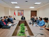 نائب وزير الاسكان  يلتقي بممثلي أحد المصانع المحلية المتخصصة في تصنيع المهمات الكهروميكانيكية  لتنفيذ مشروعات مياه الشرب والصرف الصحي