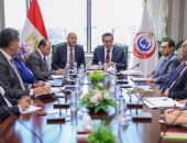 نائب رئيس مجلس الوزراء وزير الصحة والسكان يبحث مع وزير العمل تعزيز سبل التعاون في مجال تطوير التدريب الطبي المهني