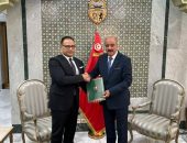 السفير المصري لدى تونس يقدم صورة أوراق اعتماده إلى وزير الخارجية التونسي