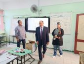 محافظ بورسعيد يتابع سير العملية التعليمية بمدرسة بورسعيد التجريبية للغات