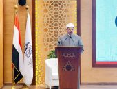 رئيس جامعة الأزهر في ندوة دار الإفتاء “الفتوى وبناء الإنسان”: الفتوى شفاء من الحيرة ويجب أن تبتعد عن التشدد والتساهل بلا إفراط ولا تفريط