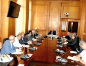 نائب رئيس مجلس الوزراء للتنمية الصناعية وزير الصناعة والنقل يعقد اجتماعين موسعين مع رؤساء ونواب وقيادات هيئة السكك الحديدية-قائدي القطارات ) بمقر الهيئة برمسيس