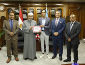 رئيس جامعة الأزهر يكرم طلاب “الهندسة المدنية” الفائزين بالمركز الثاني على مستوى الجمهورية فى ملتقى الابتكارات للعام 2024