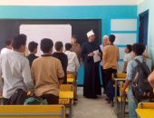 فضيلة الدكتور عبد الناصر شهاوي، رئيس منطقة كفر الشيخ الأزهرية، يواصل متابعته لسير العملية التعليمية  بمعهد دسوق الإعدادي بنين، ويتابع تسلم الكتب الدراسية