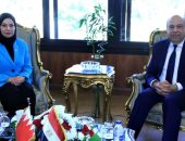 وزير الطيران المدني يبحث مع سفيرة البحرين  لدى جمهورية مصر العربية مجالات التعاون المشترك في مجال الطيران المدني.