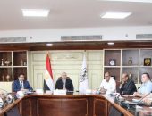 محافظ بني سويف يعقد اجتماعاً لتسريع وتيرة العمل في مشروع تطوير ورفع كفاءة سوق الدهشوري