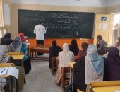 الرواق الأزهري بالمحافظات يواصل دراسة الخط العربي والزخرفة الإسلامية