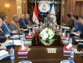 وزير الدولة للإنتاج الحربى” يبحث مع ممثلي شركة “أشوك ليلاند الهندية” أوجه التعاون المشترك