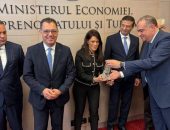 نيابة عن المهندس كريم بدوي وزير البترول والثروة المعدنية.. رئيس المصرية القابضة للغازات الطبيعية يشارك في اجتماعات اللجنة المصرية الرومانية