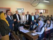 رئيس الوزراء يتابع سير وانتظام العملية التعليمية.. وتطبيق إجراءات التعامل مع مشكلة الكثافات الطلابية وسد العجز فى أعداد المعلمين