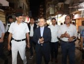 محافظ كفرالشيخ يتفقد منطقة المزلقان الأوسط .. وسط إشادات المواطنين بنقل الباعة الجائلين من شوارع المحافظة إلى الأسواق الحضرية
