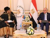 ضمن فعاليات “إسبوع القاهرة السابع للمياه” .. الدكتور سويلم يلتقى وزيرة المياه والصرف الصحي الجنوب افريقية