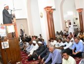 محافظ أسوان يؤدى صلاة الجمعة بمدينة أبو سمبل السياحية ، ويستمع للمطالب والمشاكل العامة ، ويؤكد على أهمية الجولات الميدانية في سرعة التدخل لوضع الحلول الفورية لمطالب وإحتياجات المواطنين