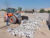 بتوجيهات المهندس عبد المطلب عمارة محافظ الأقصر لرؤساء المراكز والمدن بتنفيذ أعمال المرحلة الأولى من الموجة 24 لازالة التعديات على أراضي أملاك الدولة