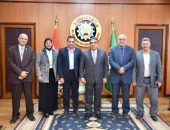 عمداء كليات فرع تفهنا الأشراف يلتقون محافظ الدقهلية ويوجهون الدعوة له لحضور مؤتمر كلية الشريعة والقانون.