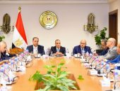 وزير الخارجية والهجرة يعقد اجتماعاً موسعاً مع قطاعي الهجرة والقنصلي