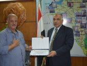 نائب رئيس جامعة الأزهر يكرم عددًا من السادة الموظفين المحالين للمعاش بالأمانة العامة المساعدة بطنطا.