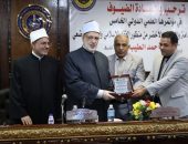 الدكتور محمد عبد المالك يشيد بمؤتمر كلية الشريعة والقانون بتفهنا الأشراف مؤكدًا أن آيات القرآن الكريم تدعو إلى التنمية وتحث عليها