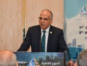 الدكتور سويلم يكرم (٢٤) من المتدربين الأفارقة المشاركين فى الدورة التدريبية المنعقدة بمقر مركز التدريب الإقليمي بمعهد بحوث الهيدروليكا بعنوان “الحلول المستدامة لمواجهة التحديات وتأمين مستقبل المياه”