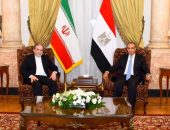 وزير الخارجية والهجرة يلتقي بنظيره الإيراني