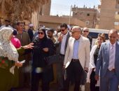 محافظ الأقصر يتفقد مشروعات المبادرة الرئاسية “حياة كريمة” بقرية النمسا.. والأهالي يشيدون بمستوى المشروعات المنفذة والخدمات المقدمة لهم
