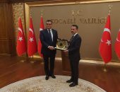 وزير الإسكان يبحث مع محافظ كوجالى التركية سبل وفرص التعاون لتعظيم الصناعات المستهدفة فى قطاع المرافق في مصر