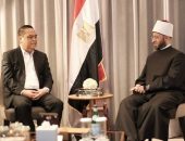 وزير الأوقاف يستقبل الفريق شفر الدين كامبو وزير الإصلاح البيروقراطي و تنمية الموارد البشرية الإندونيسية السابق ونائب قائد الشرطة الإندونيسية السابق بحضور السفير المصري