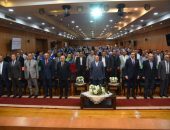محافظ بورسعيد ونقيب المعلمين يكرمان عددًا من المعلمين لبلوغهم سن المعاش