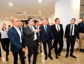 وزير الإسكان يقوم بزيارة مفاجئة لمتابعة سير العمل بجهاز “القاهرة الجديدة”.. والمركز التكنولوجي لخدمة المواطنين