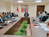 نائب وزير الإسكان يلتقي مسئولي إحدى الشركات المحلية المتخصصة في صناعة مكونات مشروعات الصرف الصحي