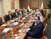 وزيرة التنمية المحلية تبحث مع محافظ القليوبية ومسئولي جهاز تعمير القاهرة الكبرى الموقف التنفيذي لعدد من المشروعات .. وجهود جهاز التعمير لتطوير ورفع كفاءة شوارع الجوهري ويوسف نجيب والعسيلي بالعتبة